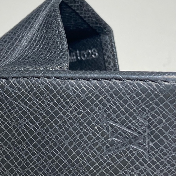 GENUINE LOUIS VUITTON Taiga Coin Case AUTHENTIC Made in France - Picture 3 of 14